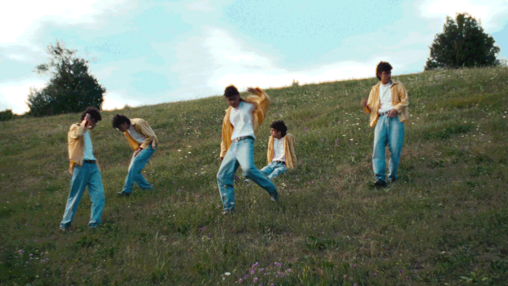 DIRECTOR & PHOTOGRAPHER