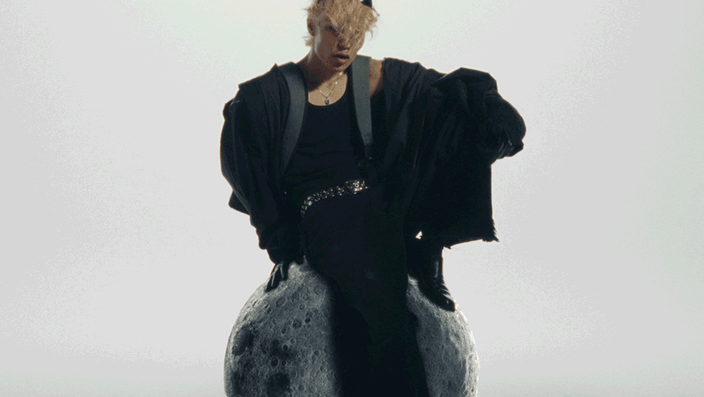 DIRECTOR & PHOTOGRAPHER