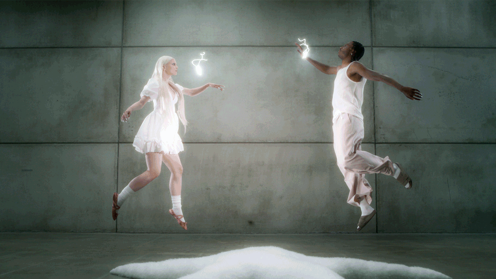 DIRECTOR & PHOTOGRAPHER