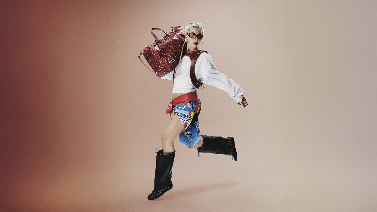 DIRECTOR & PHOTOGRAPHER