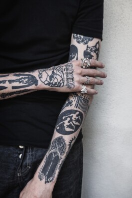 DIRECTOR & PHOTOGRAPHER