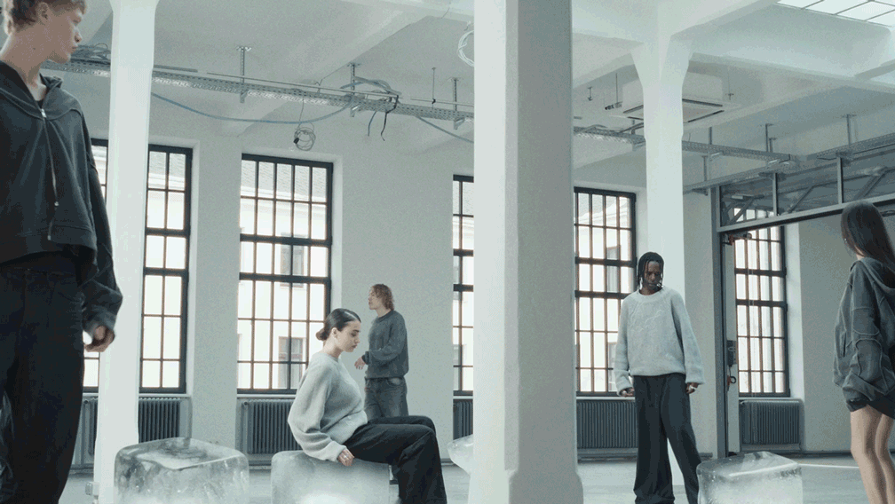 DIRECTOR & PHOTOGRAPHER