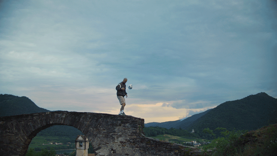 DIRECTOR & PHOTOGRAPHER